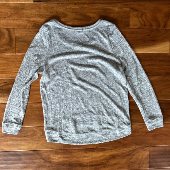 Fifth Sun Grey Free Spirit Sweater Shirt size Large - Picture 3 of 3